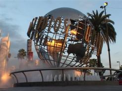 594431137-globe-terrestre-objet-dart-universal-city-universal-studios-studio-media